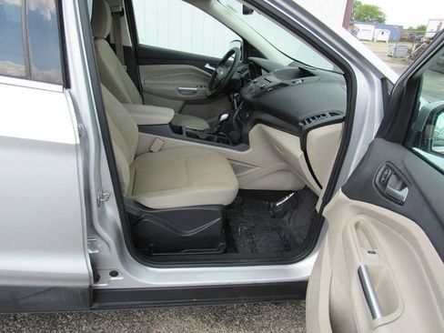 Used 2018 Ford Escape SE w/ Ford Safe & Smart Package FWD image 12