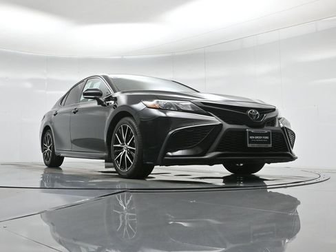 Used 2022 Toyota Camry SE image 45