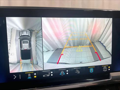 Used 2022 Chevrolet Silverado 1500 High Country w/ High Country Premium Package image 19