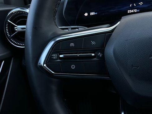 Used 2025 Chevrolet Equinox LT image 32