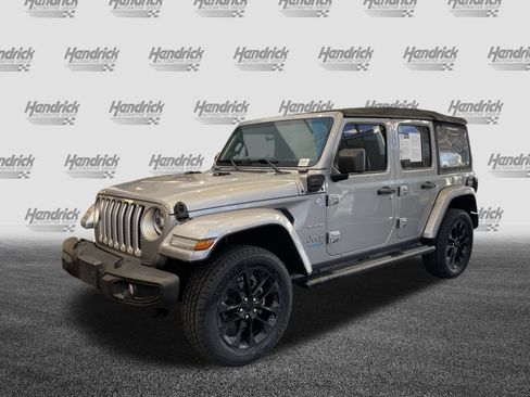 Used 2021 Jeep Wrangler Unlimited Sahara w/ Cold Weather Group image 6
