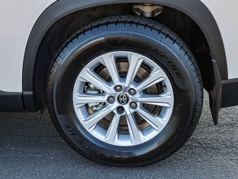 Certified 2024 Toyota Grand Highlander FWD image 27