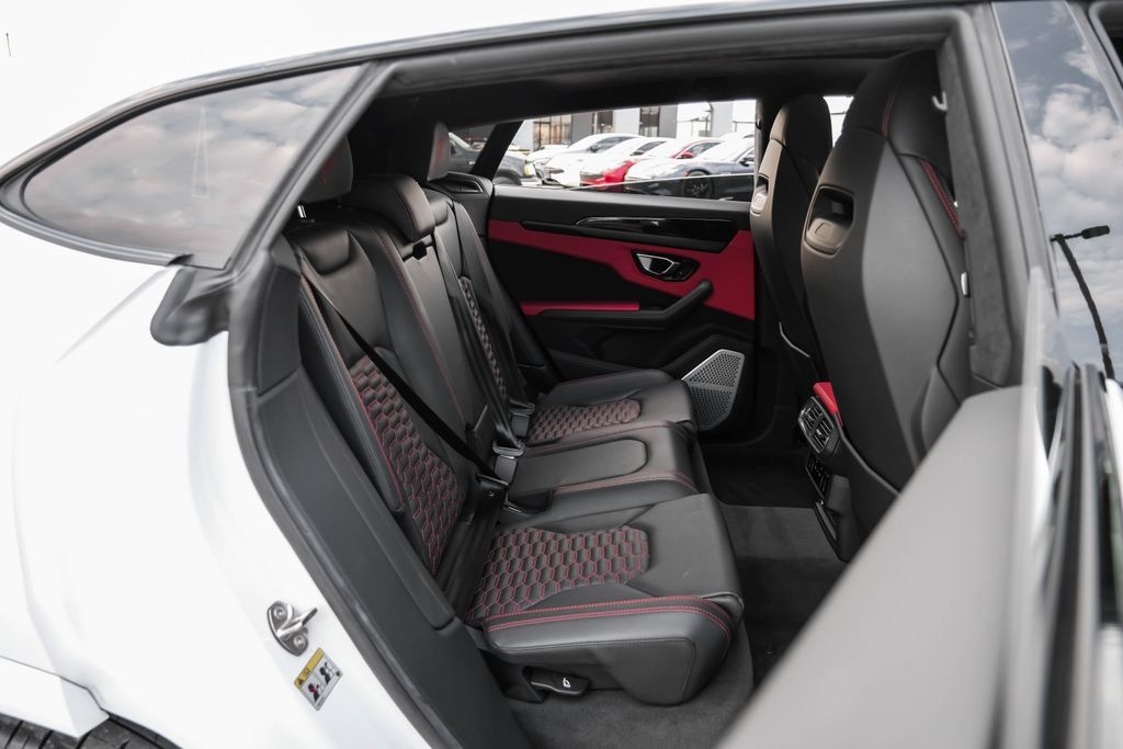 Used 2022 Lamborghini Urus AWD/4WD image 45