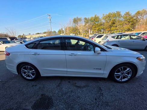 Used 2016 Ford Fusion SE image 4