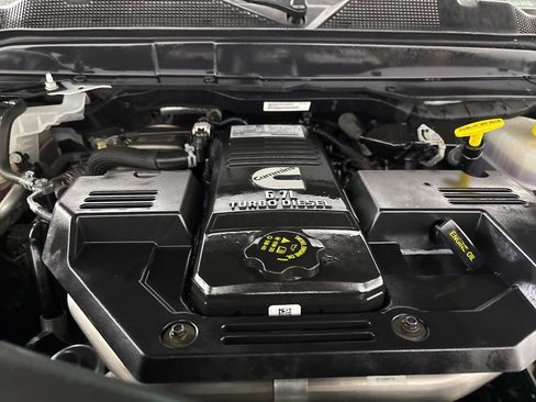 Used 2024 RAM 3500 SLT image 27