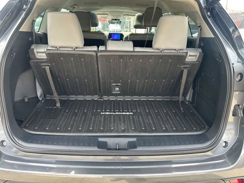 Used 2023 Toyota Highlander XLE image 30