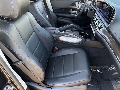 Used 2024 Mercedes-Benz GLS 450 4MATIC image 11