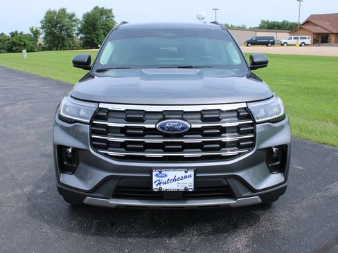 Used 2025 Ford Explorer Active w/ Active Comfort Package AWD/4WD image 2