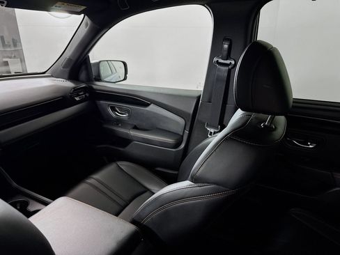 Used 2025 Honda Pilot TrailSport image 26
