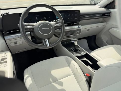 Used 2025 Hyundai Kona SEL AWD/4WD image 6