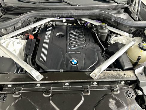 Used 2022 BMW X5 xDrive40i w/ M Sport Package AWD/4WD image 31