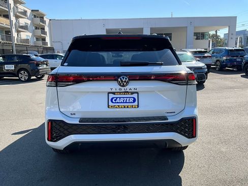New 2025 Volkswagen Tiguan SE R-Line image 6
