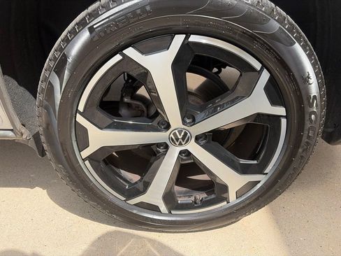 Certified 2025 Volkswagen Tiguan SE AWD/4WD image 22