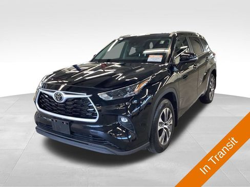 Used 2023 Toyota Highlander XLE AWD/4WD image 1