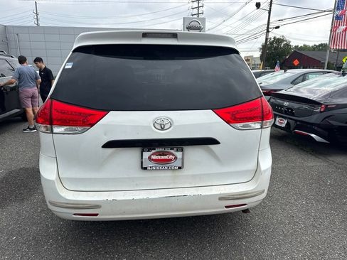 Used 2014 Toyota Sienna L FWD image 4