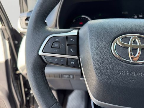 Certified 2025 Toyota Sienna XLE w/ XLE Plus Package AWD/4WD image 20