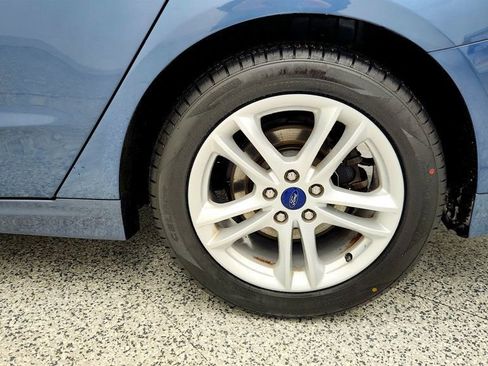 Used 2018 Ford Fusion SE image 9