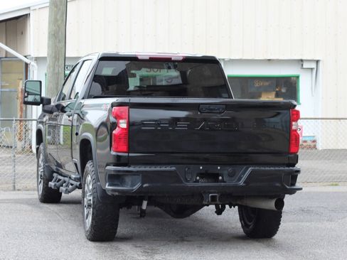 Used 2022 Chevrolet Silverado 2500 Custom w/ Custom Value Package image 6