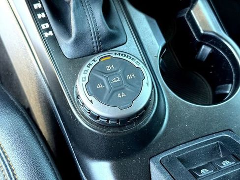 Used 2022 Ford Bronco Badlands image 19