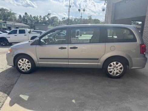 Used 2016 Dodge Grand Caravan American Value Package w/ UConnect Hands-Free Group FWD image 6