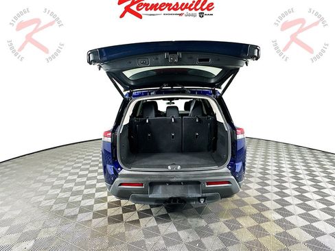 Used 2022 Nissan Pathfinder SV w/ SV Premium Package image 30