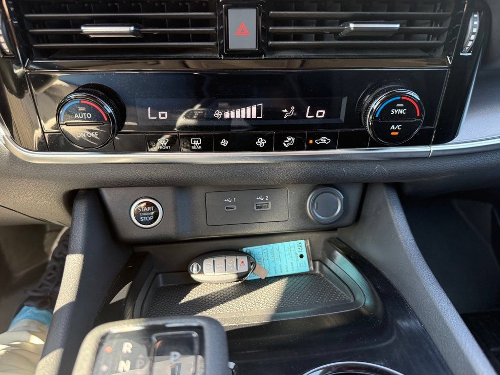 Certified 2021 Nissan Rogue SV FWD image 18