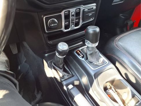 Used 2020 Jeep Gladiator Overland w/ Cold Weather Group AWD/4WD image 6