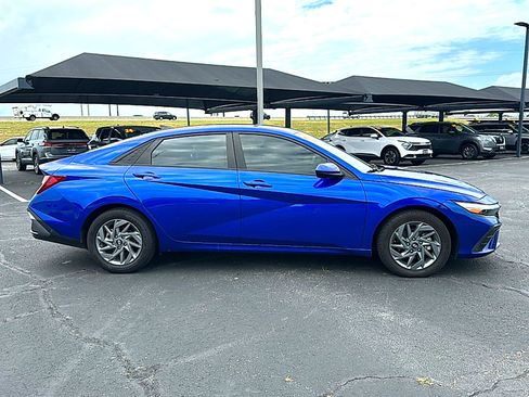 Used 2024 Hyundai Elantra SEL FWD image 9