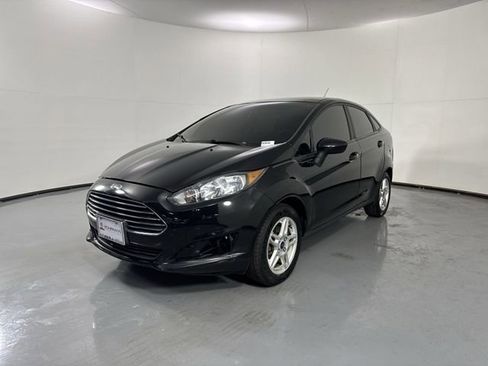 Used 2019 Ford Fiesta SE FWD image 2