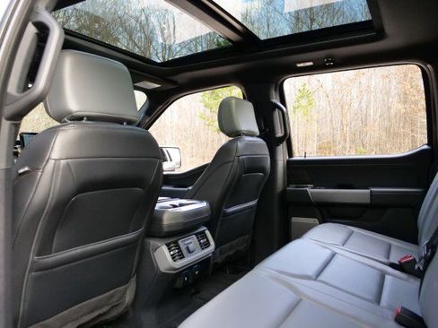 Used 2024 Ford F150 Lightning Lariat image 33