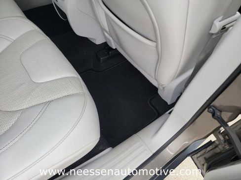 Used 2020 Jeep Cherokee Limited w/ Technology Group FWD image 11