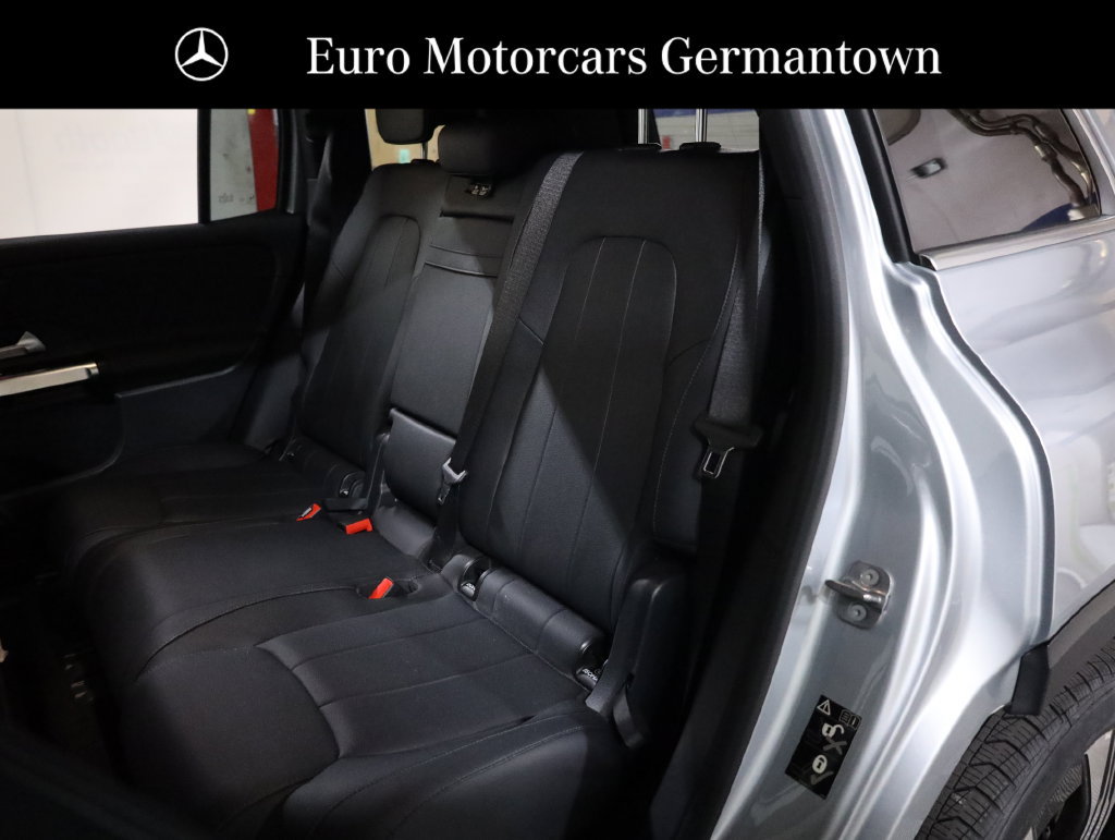 Used 2024 Mercedes-Benz EQB 300 4MATIC image 30
