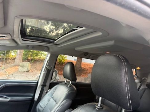 Used 2017 Toyota Sienna SE Premium FWD image 14