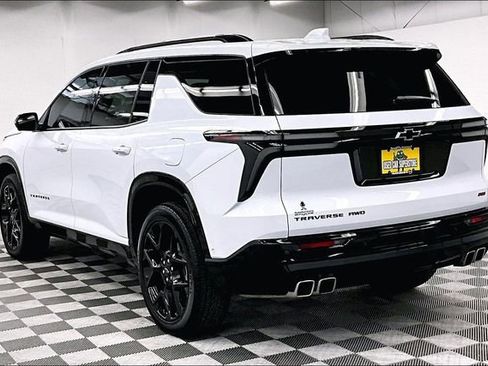Used 2026 Chevrolet Traverse RS AWD/4WD image 3
