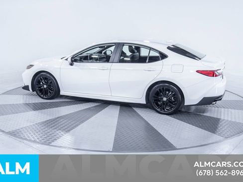 Used 2025 Toyota Camry SE image 5