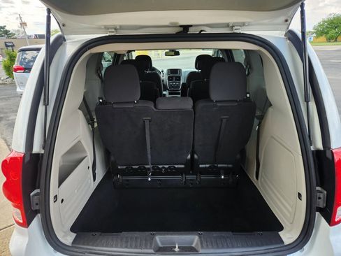 Used 2019 Dodge Grand Caravan SE FWD image 10