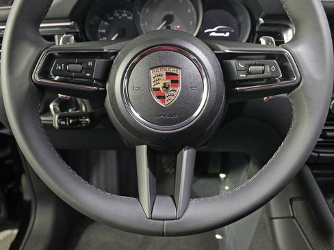 Certified 2025 Porsche Macan S image 21