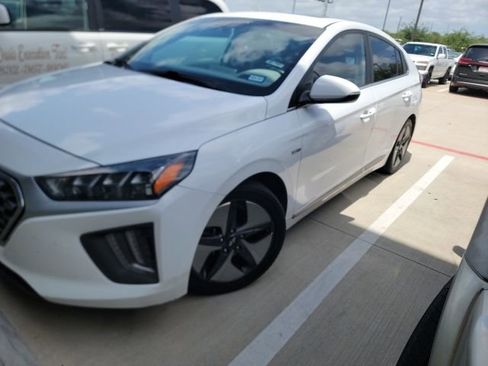Used 2020 Hyundai Ioniq SEL image 3