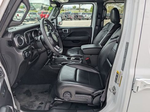 Used 2023 Jeep Wrangler Unlimited Sahara AWD/4WD image 2