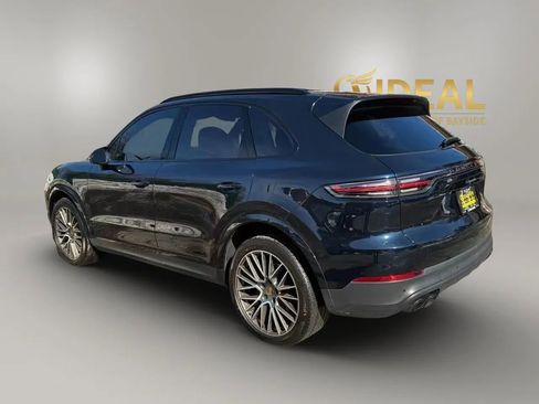 Used 2022 Porsche Cayenne Platinum Edition image 4
