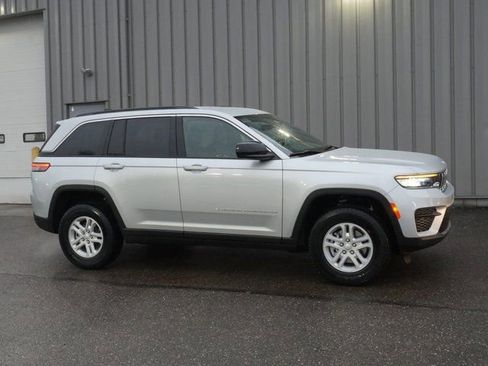 New 2025 Jeep Grand Cherokee Laredo AWD/4WD image 6