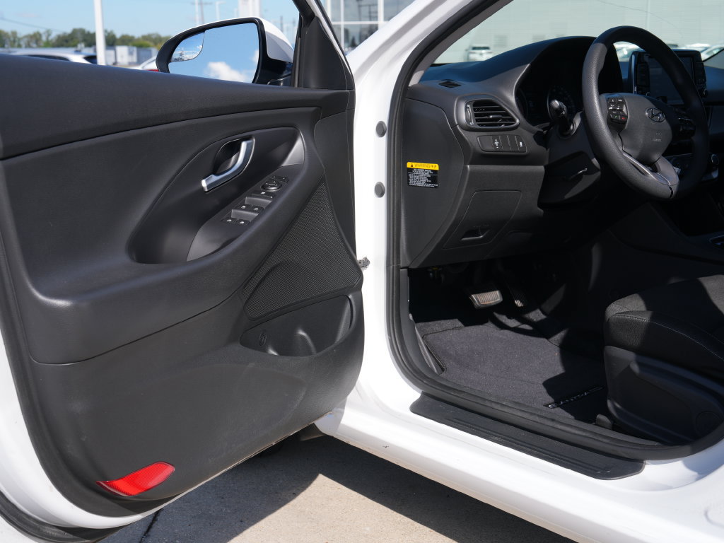 Used 2018 Hyundai Elantra GT FWD image 26