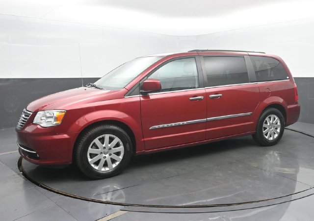Used 2016 Chrysler Town & Country Touring w/ Driver Convenience Group FWD image 2