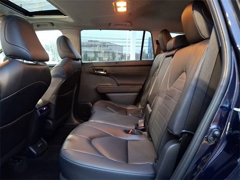 Certified 2024 Toyota Highlander XLE image 17