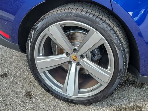 Certified 2026 Porsche Macan Turbo AWD/4WD image 12
