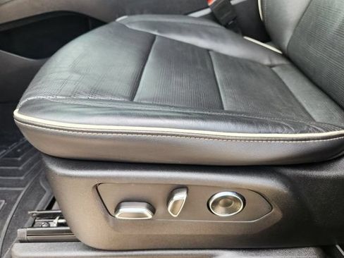 Used 2023 Cadillac Escalade Premium Luxury RWD image 23