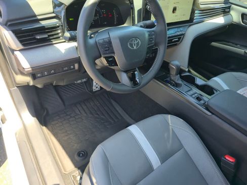 Used 2026 Toyota Camry SE w/ Multimedia Upgrade Package image 14