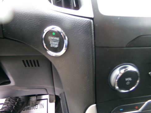 Used 2019 Ford Edge SEL image 14