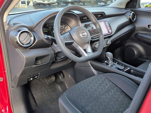 Used 2024 Nissan Kicks SV image 9