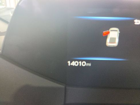 Used 2025 Toyota Prius LE FWD image 2